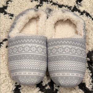 Old Navy Gray & White Fair Isle Plush-Lined Slippers